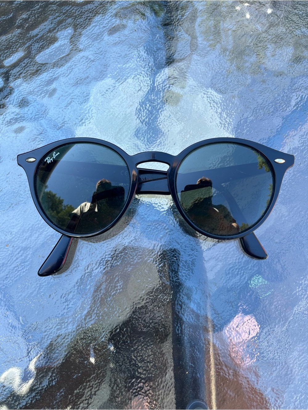 Ray-Ban Black Round Sunglasses with Dark Lenses